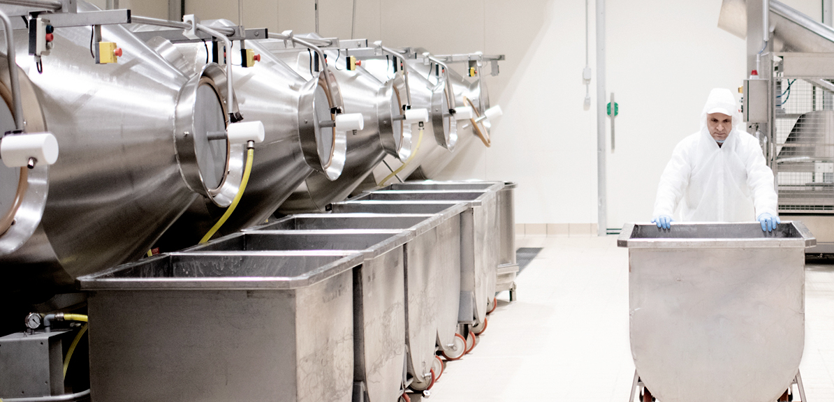 Produzione prosciutti cotti Produzione prosciutto cotto: zangolatura