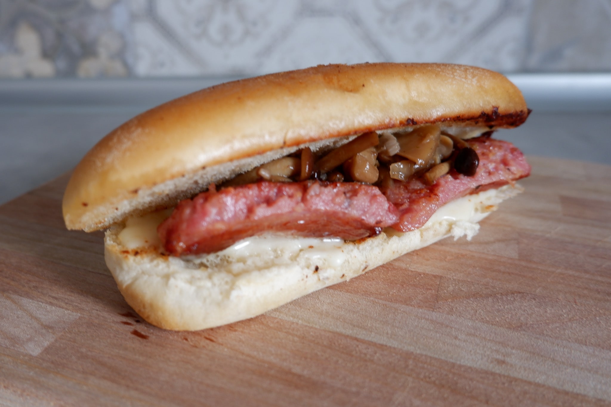 panino con salsiccia e funghi